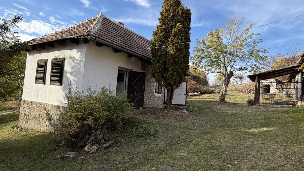 Romantická chalupa v maďarskej obci Fony s veľkým pozemkom