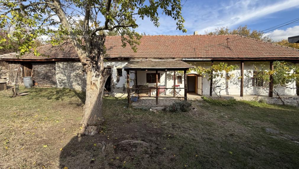 Romantická chalupa v maďarskej obci Fony s veľkým pozemkom