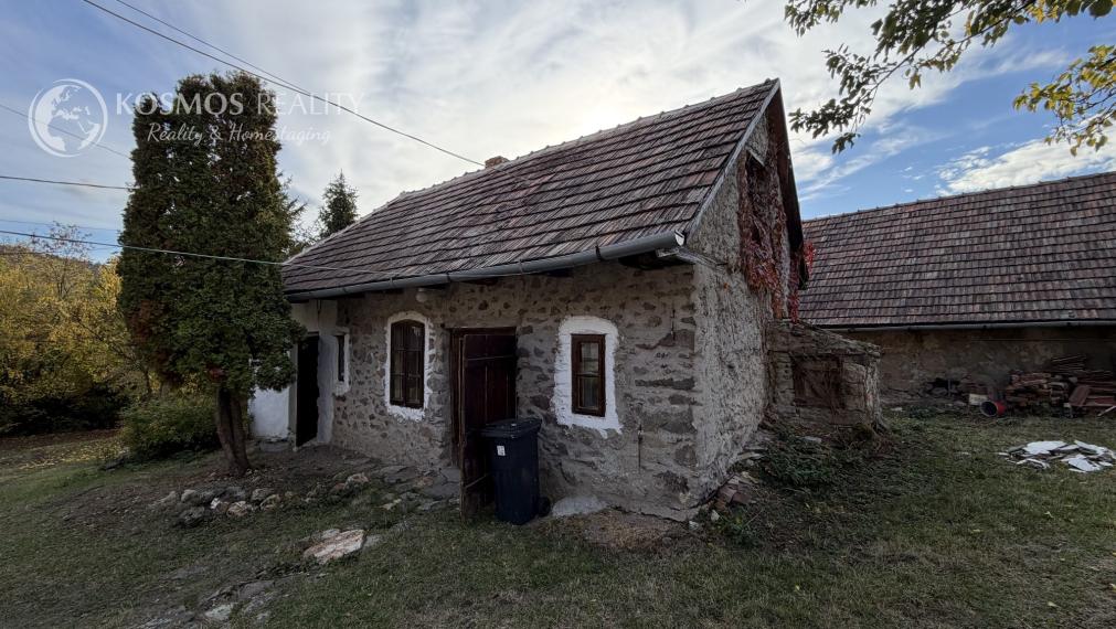Romantická chalupa v maďarskej obci Fony s veľkým pozemkom