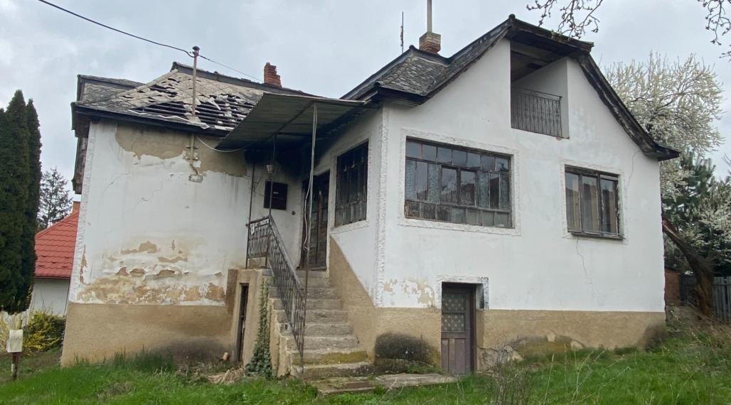 ZNÍŽENÁ CENA - PREDAJ Dom vhodný na kompletnú rekonštrukciu, Kuzmice