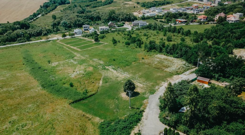 STAVEBNÝ POZEMOK - LORINĆÍK
