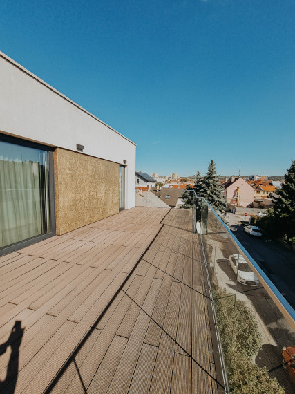 Na prenájom 2 izbový byt s veľkou terasou, Kupeckého, Košice.