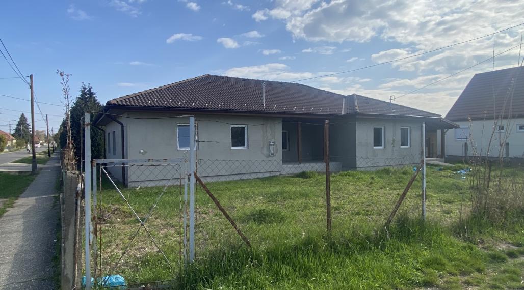 PREDAJ Dvojgeneračný rodinný dom Encs, Maďarsko