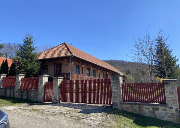 Family house with a beautiful plot in Mogyoróska, Hungary
