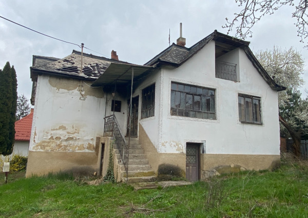 ZNÍŽENÁ CENA - PREDAJ Dom vhodný na kompletnú rekonštrukciu, Kuzmice