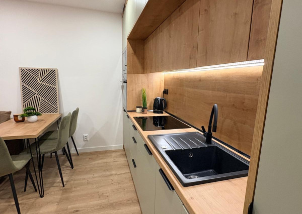 PREDÁM 1,5 byt po komplet. rek. na ul. Jantárová