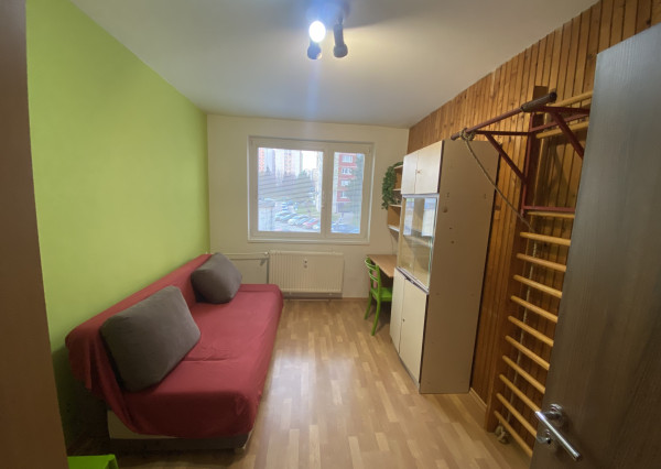 PRENÁJOM Samostatná izba v 3 izbovom byte, Čordákova, KVP