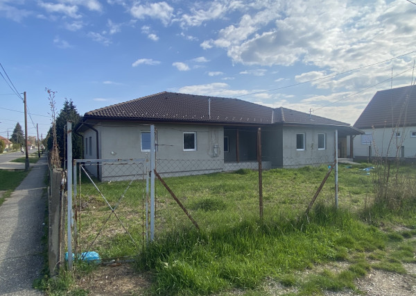 PREDAJ Dvojgeneračný rodinný dom Encs, Maďarsko