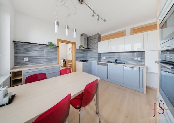 Priestranný 3-izbový byt s lodžiou, 74m2, KARPATSKÁ, Košice