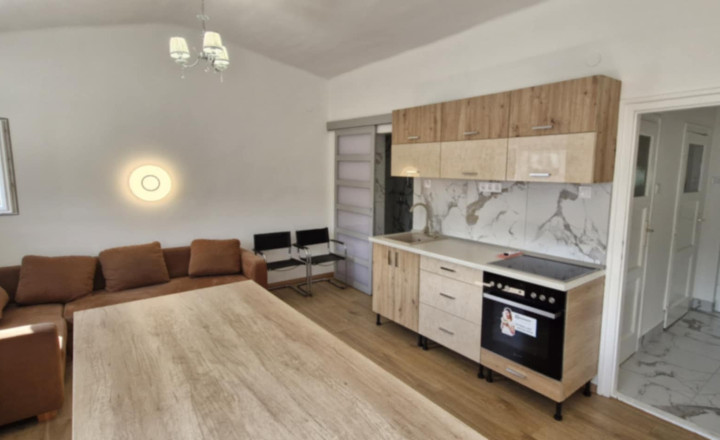 SALE of a 1 and 1/2 room apartment, Holloháza, Hungary - fotografia 1