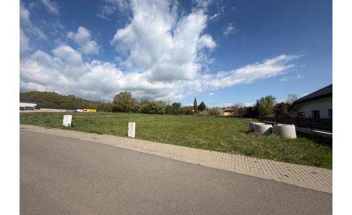 PREDÁM stavebný pozemok Beniakovce - len 10min cesty od KE - fotografia 1