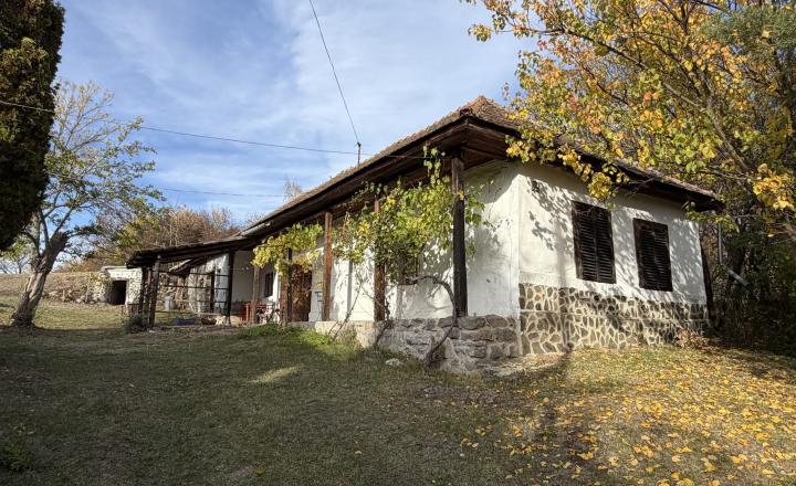Romantic cottage in the village of Fony