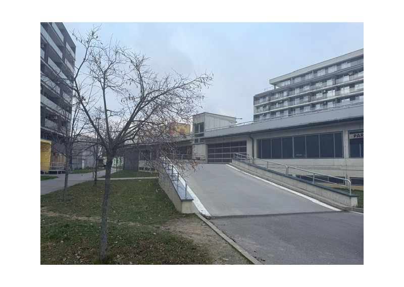 Na predaj 2 parkovacie miesta Parkovací dom Považská