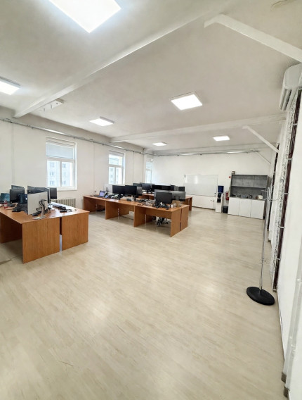 Na prenájom nebytový priestor 70,74 m2, FRANK Biznis Centrum